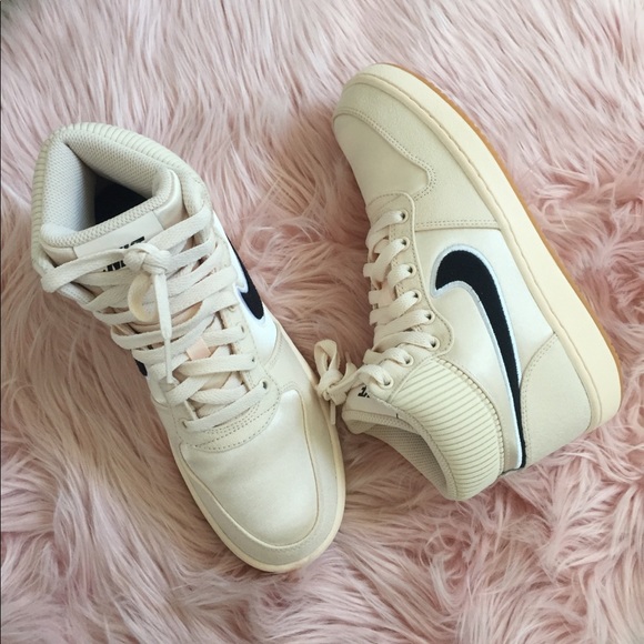 New Nike Women’s Ebernon Sneaker - Picture 4 of 4